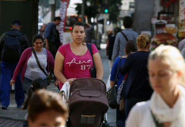 Si fuese un pronóstico del tiempo, “la situación económica de los latinos aún sigue nublada, dice un experto.