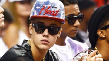 Más de 224,000 personas ya han firmado para que deporten al Bieber.