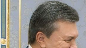 El presidente de Ucrania, Víktor Yanukóvich parece haber perdonado hoy a la mal hablada Victoria Nuland.