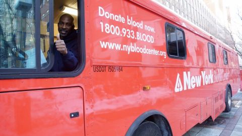 Las autoridades instan a donar sangre.