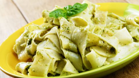 Pesto de albahaca para pasta.