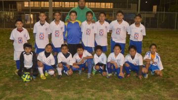 El equipo  Cruz Azul Wabash  que  participa en la American Premier Youth Soccer League.