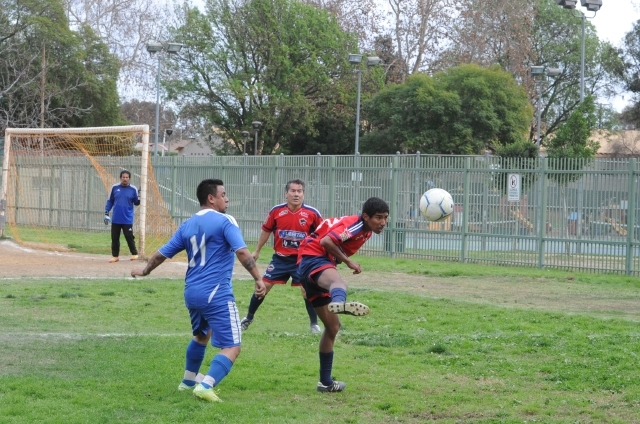 En la foto Irapuato enfrenta a San Gabriel en la División Mayor de La Liga California.