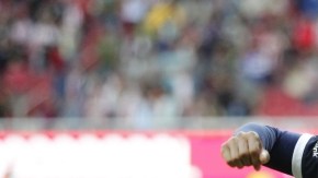 Aldo de Nigris convirtió el gol de la victoria de Chivas ante Puebla.