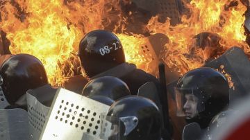 Los manifestantes exigen la destitución del presidente Víktor Yanukóvich