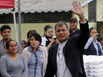 El mandatario ecuatoriano instó a los ciudadanos a participar en la "fiesta democrática".