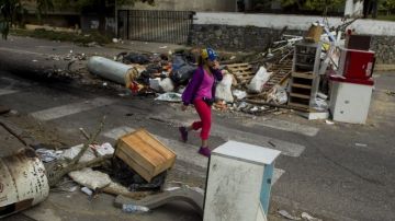 Las barricadas seguían presentes en calles de varias ciudades venezolanas.