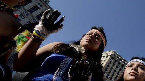 Ecuatorianos se manifestaron cerca de un tibunal en Nueva York ante el fallo contra la petrolera estadounidense.