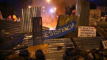 El presidente venezolano ordenó al “pueblo colectivo” disolver las guarimbas (barricadas) que los opositores monten en sus barrios.