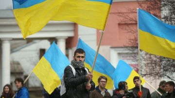 Ucranianos realizaron este fin de semana marchas en varias ciudades del país para pedir la salida de las fuerzas rusas de Crimea.