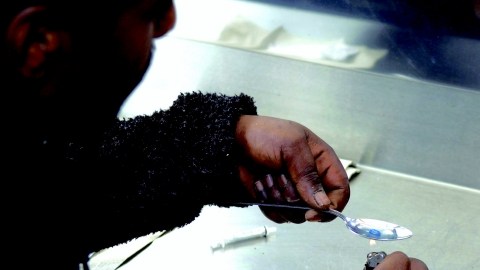 La oficina del médico forense del Condado de Cook no ha revelado información sobre las muertes por sobredosis de droga.