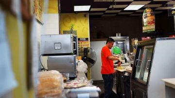 La medida presidencial beneficiará principalmente a gerentes de establecimientos de comida rápida o pequeñas tiendas.