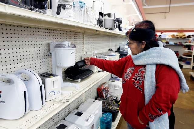Compradores hallan tesoros en las tiendas Goodwill de Los Ángeles - La  Opinión
