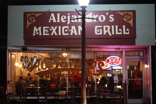 Alejandro's Mexican Grill, un restaurant que contribuye a dar presencia hispana en Virginia.