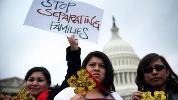 Miles de inmigrantes en EEUU tienen que despedir desde lejos a sus seres queridos