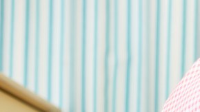 Haz del proyecto de limpieza algo divertido y deshazte de las cosas que no uses o no sirvan.