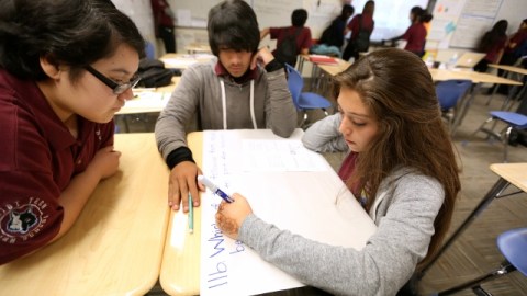 La profesora los amenazó con llamar a inmigración