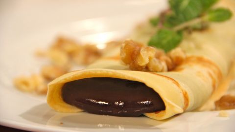 Súper crepes con marscapone, ganaché de chocolate y nueces.