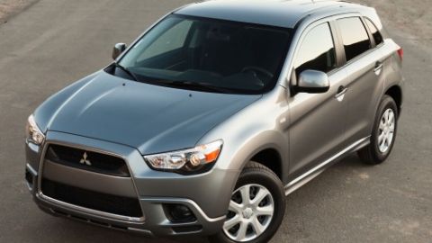 El Outlander Sport cuenta con un motor en línea de cuatro cilindros de 2.0 litros y 148 caballos de fuerza.