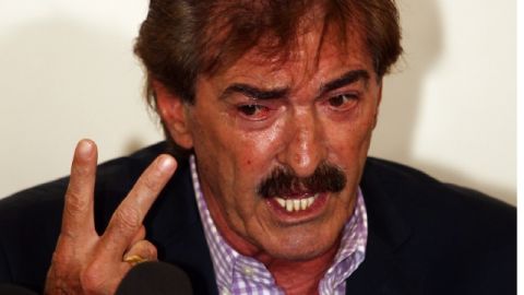 Ricardo La Volpe dio la cara ante los medios y en compañía de su abogado rechazó las acusaciones y pasó a la ofensiva.