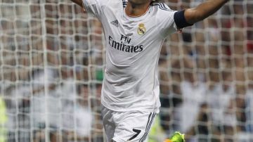 Raúl González, el eterno capitán del Real Madrid, está muy cerca de firmar con el Cosmos de Nueva York. Actualmente juega en Qatar.