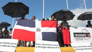 La decisión del Estado dominicano de expedir duplicados de actas de nacimiento a hijos de inmigrantes indocumentados provocó un sinnúmero de protestas de descendientes de haitianos.