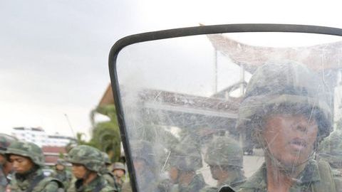Los militares, que han declarado el toque de queda nocturno.
