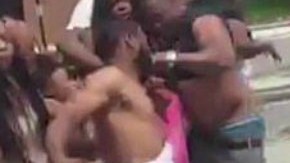 Una mujer y un hombre no identificados fueron arrestados en relación con el incidente.