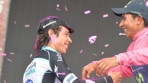 Nairo Quintana  (der.) y Rigoberto Urán  celebran su triunfo en el Giro de Italia.