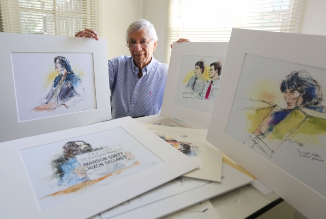 Bill Robles, ilustrador de la corte, con algunas de sus obras.