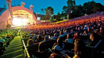 La  temporada  del Hollywood Bowl debuta este sábado con tres conciertos: Pink Martini, Kristin Chenoweth y The Go Go's./