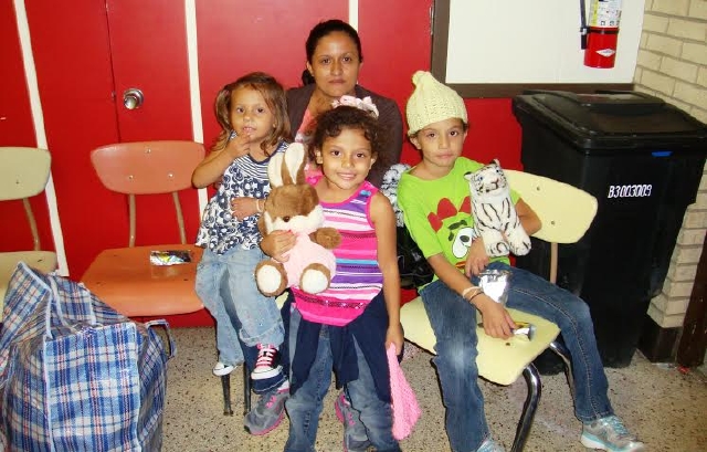 Desde El Salvador, Wendy llegó con sus tres hijos para reponerse en el centro de ayuda del Sagrado Corazón.