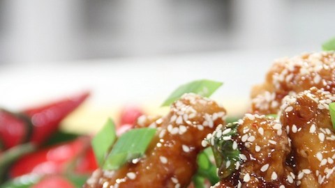 Alitas de pollo dulce-picantes.