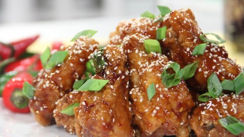 Alitas de pollo dulce-picantes.