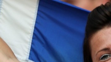 Por el cariño de los fans, Grecia rechazó primas por avanzar a octavos.