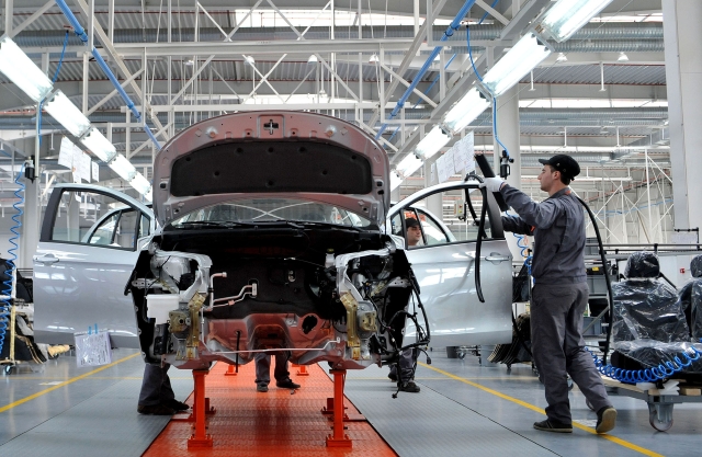 La industria automotriz generó más de seis mil empleos en el mes de junio.