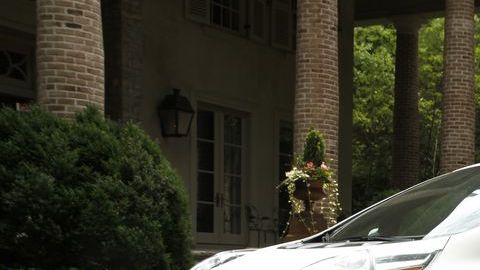 La pintura de auto-limpieza fue mostrada en un LEAF blanco.