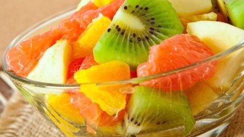 Fruta fresca al desayuno de postre o cena.