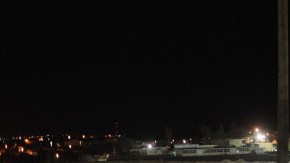 Miembros de la Guardia Nacional patrullan la frontera de EEUU con México en Nogales, Arizona.