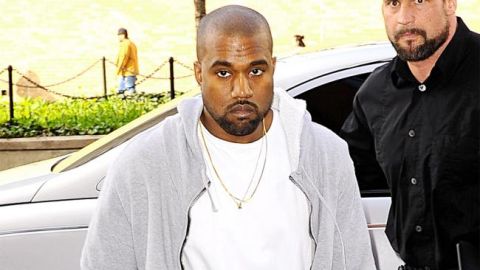 Kanye West fue condenado a dos años de libertad condicional por atacar a un fotógrafo.