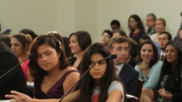 Más de 63,000 menores que cruzaron solos en los últimos meses deberán comparecer ante un juez.