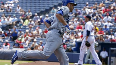 Drew Butera recorría las bases en el Turner Field de Atlanta.