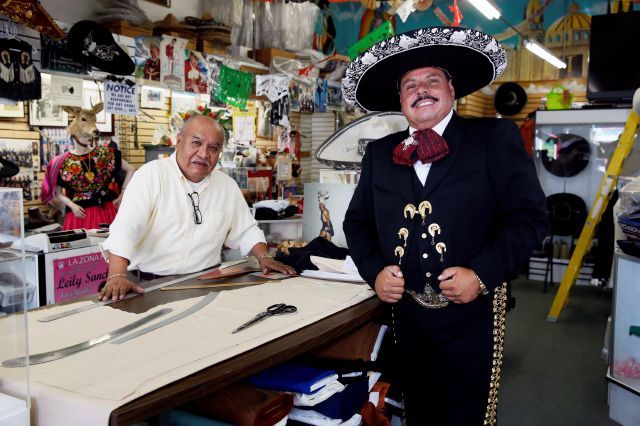 El sastre de los charros: tres décadas vistiendo al orgullo mexicano - La  Opinión