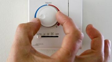 Una manera de ahorrar energía es regulando el termostato.