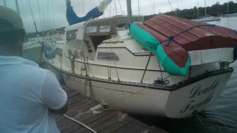 El velero "Doble Trouble" tiene 34 pies de eslora.