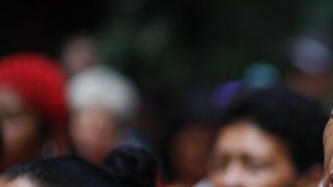 Durante una reunión del partido oficialista se entonó la oración "Chávez nuestro".