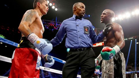 Marcos "Chino" Maidana y Floyd Mayweather durante la segunda pelea que sostuvieron.