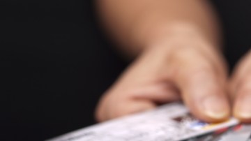 Las tarjetas  son fundamentales para crear tu historia crediticia.