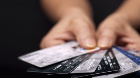 Las tarjetas  son fundamentales para crear tu historia crediticia.