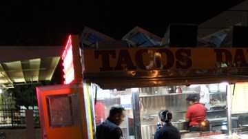 Javier Cabrera comenzó su taquería en el 2003 y aunque continúa vendiendo en una lonchera, este año abrirá su tercera taquería.